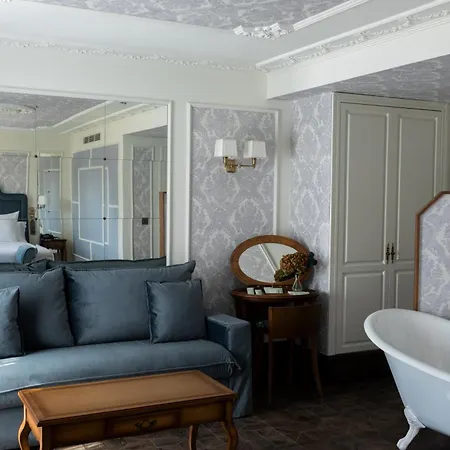 Отель Luze Boutique 2*