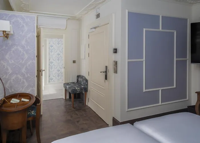 Luze Boutique Hotel 2*